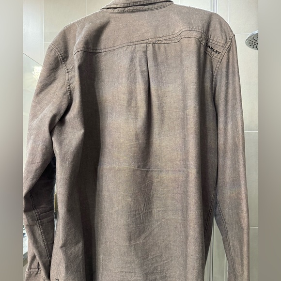 XL Oakley Button Up Shirt - Picture 4 of 6